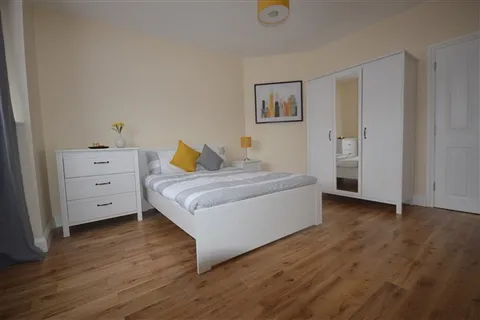 House in London, London Borough of Ealing - View 5