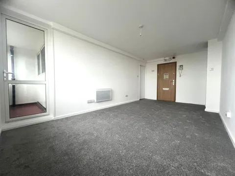 Apartment in Southampton, Hightown - View 5