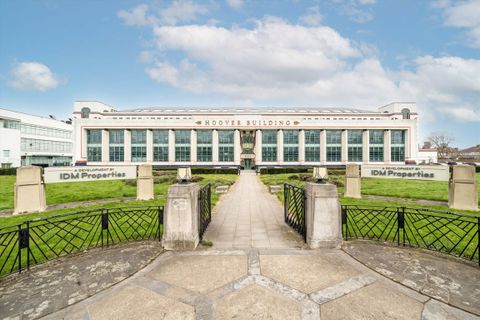 Western Avenue, Perivale UB6