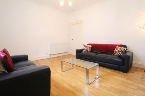 Apartment in First Floor Left AB25 - View 2