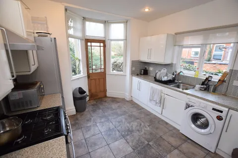 Apartment in Northampton, West Northamptonshire - View 5