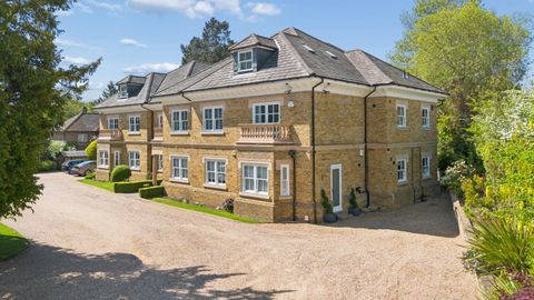 Flat Cedar Grange, Northwood, Middlesex HA6