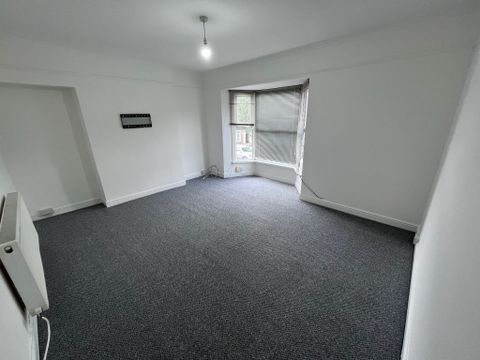 First Floor Flat, St Helens Avenue, Brynmill, Swansea. SA1 - Więcej