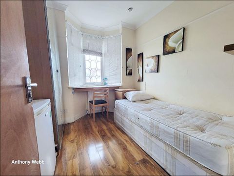 Halstead Road, Winchmore Hill N21, Room to rent