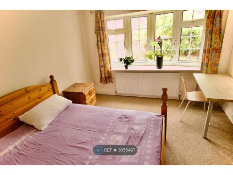 The Mead, Bristol BS34, Room to rent