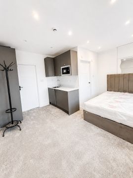 Wandsworth High Street, London SW18, Studio to rent