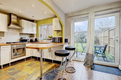 House in Hardingstone, West Northamptonshire - View 5
