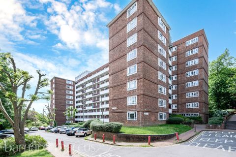 Albert Drive 2 bed flat for sale in Albert Drive, London SW19, £385,000 - Zoopla