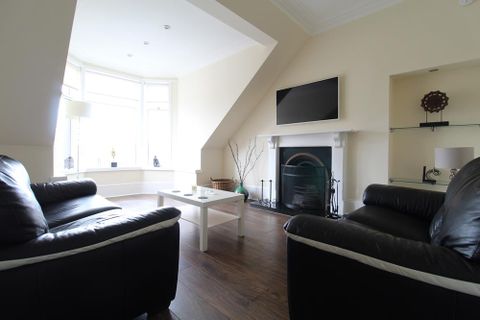 Elmfield Avenue, Top Floor AB24
