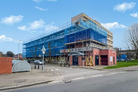 Phipps Bridge Road, Merrow Court Phipps Bridge Road CR4, 3 bed flat for ...