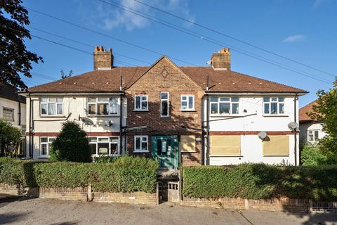Moore Road, London SE19