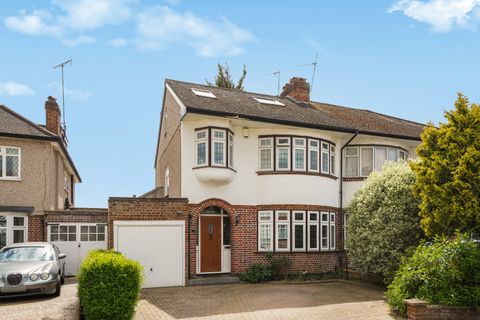 Trevone Gardens, Pinner HA5