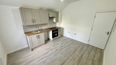 College Road, Birmingham B13 - Więcej