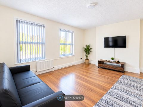 Boston Park Road, Brentford TW8