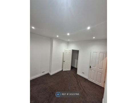 Grosvenor Road, Manchester M16, Room to rent
