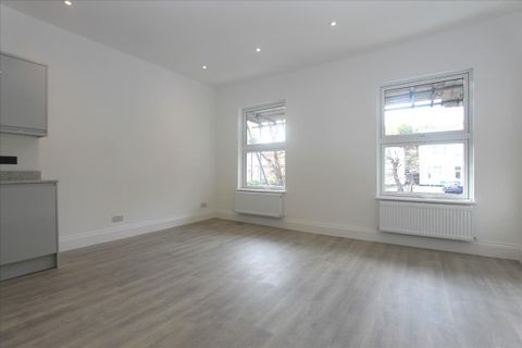 Bounds Green Road, London N11