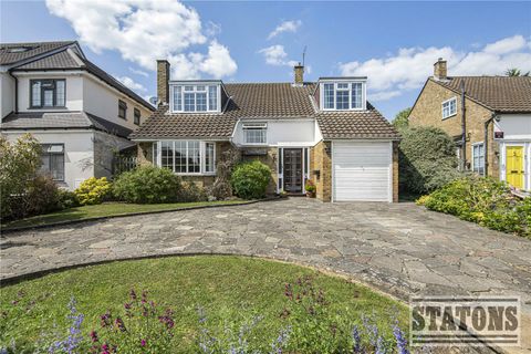 House in Barnet, Hadley Wood - More