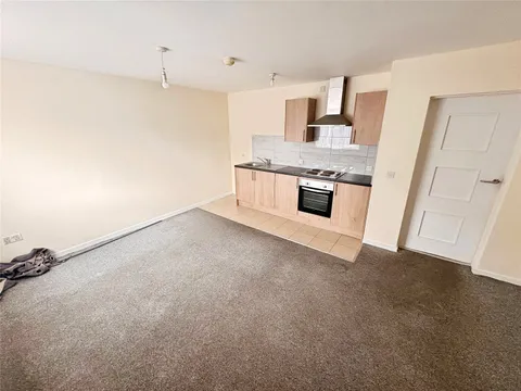 Apartment in Wolverhampton, Low Hill - View 5