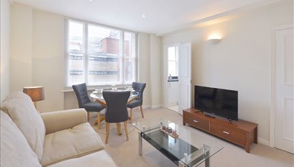 39 Hill Street, London W1J