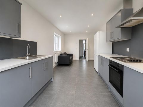 Apartment in Cardiff, Roath - More