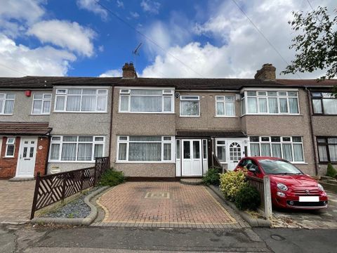 Laburnum Avenue, Hornchurch RM12
