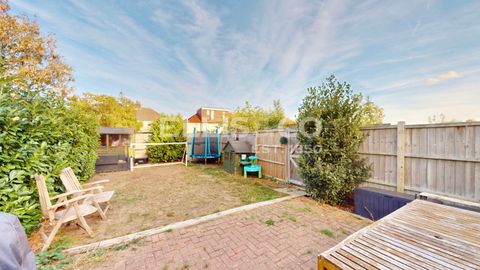 Costons Lane, Greenford UB6