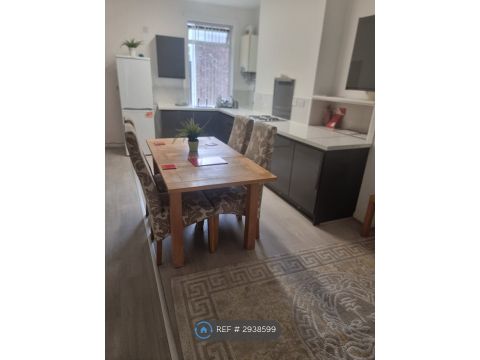 Apartment in Liverpool - More