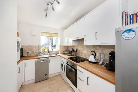 Armoury Road, Century House Armoury Road SE8 – pohled 5