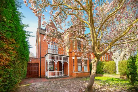 Strawberry Hill Road, Twickenham TW1