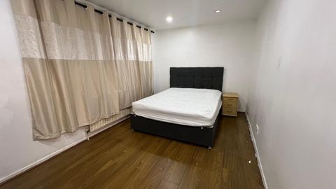 Fir Tree Avenue, Mitcham CR4, Room to rent