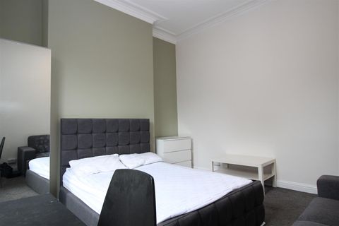 Apartment in Leicester, Highfields - View 2
