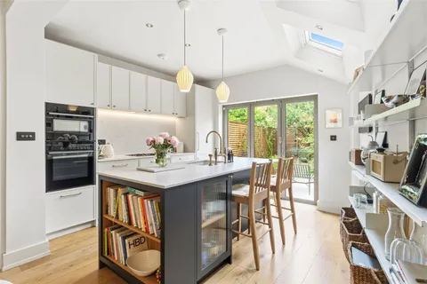Holly Road, Hampton Hill TW12 - View 5