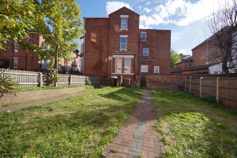 10 Wellington Square, Nottingham, Nottinghamshire NG7