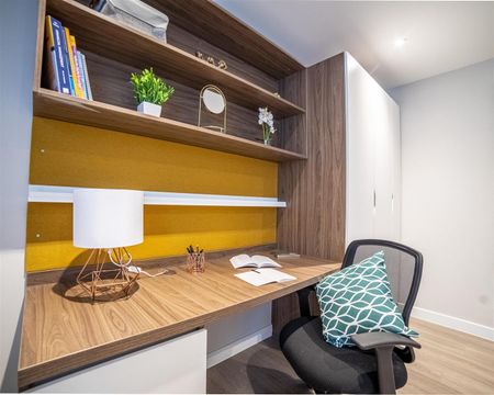 Calton Road, Edinburgh EH8, Studio to rent