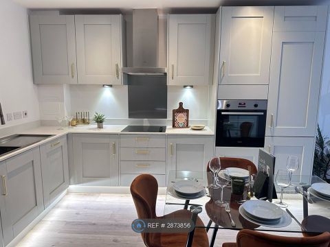 Gramophone Lane, Hayes UB3