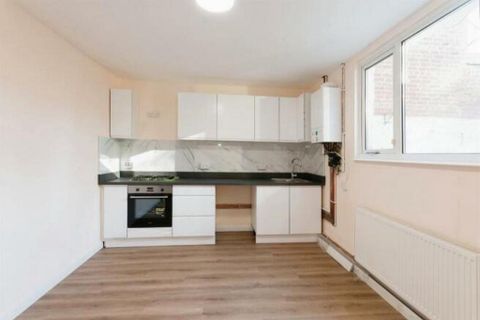 Freehold Street, Queens Park NN2 - More