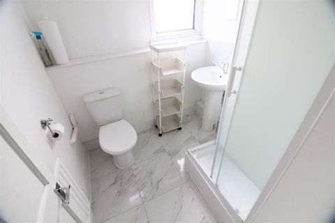 Uxbridge Road, Uxbridge UB10, Studio to rent