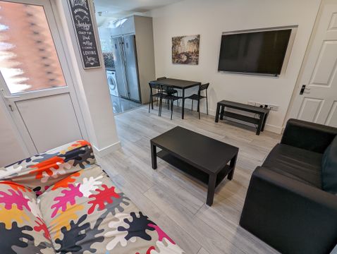 Grange Avenue, Reading RG6