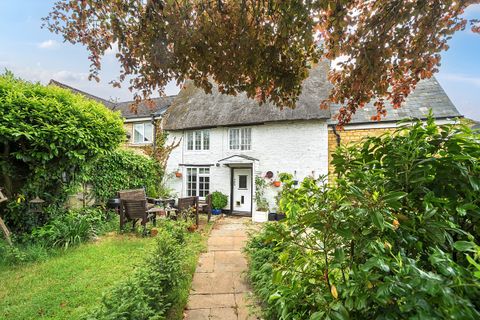 The Green, Chelveston Wellingborough NN9, 3 bed cottage for sale, £