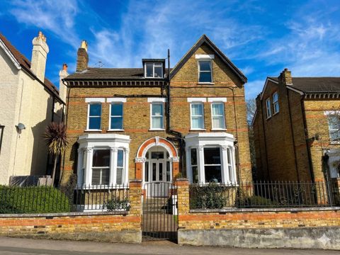 8 Darlaston Road, London, London SW19