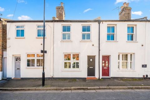 Queens Terrace, Isleworth TW7