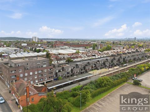 Poppy Drive, Enfield EN3