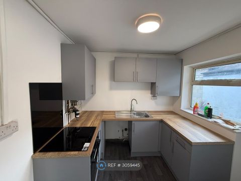 Ashton Road East, Manchester M35