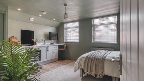 Room 3, Wolfa Street DE22, Studio to rent