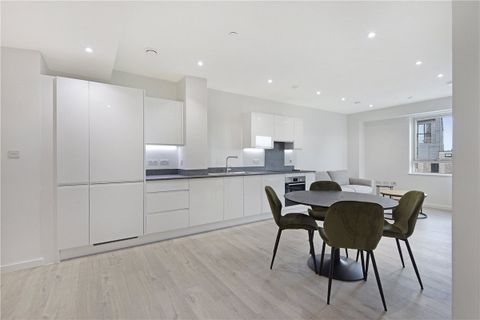 Heartwell Avenue, London E16