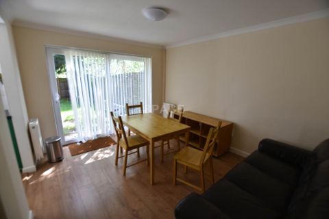 House in Reading, Spring Gardens, Whitley - More