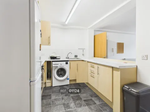 Apartment in Hull, Dairycoates - View 5