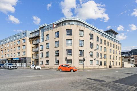 87 Barrland Street, Pollokshields, Glasgow G41