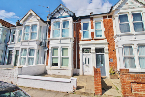 Apartment in Portsmouth, Fratton - View 2
