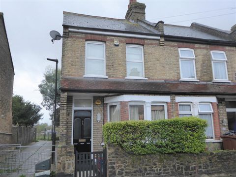 House in London, London Borough of Hounslow - View 2